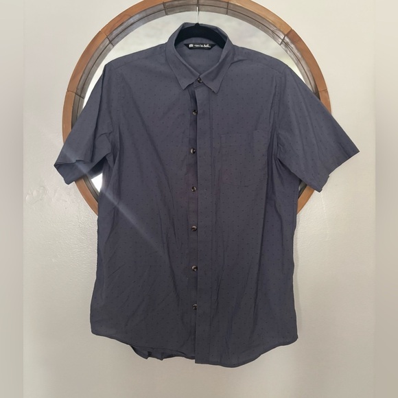 Travis Mathew Blue Button Down Short Sleeve Shirt Size Small - Picture 1 of 5